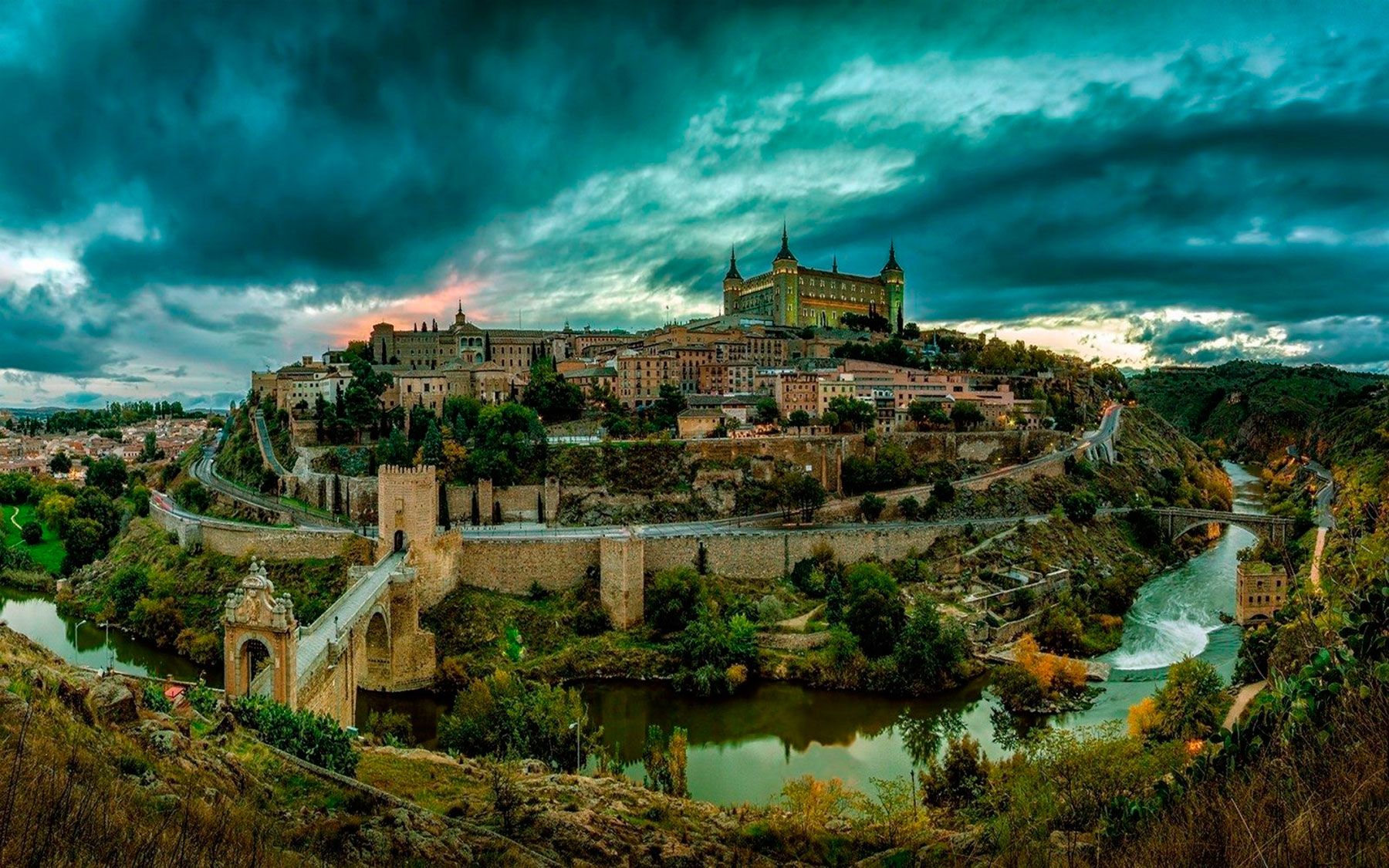 Fotografía panorámica de la ciudad de Toledo
