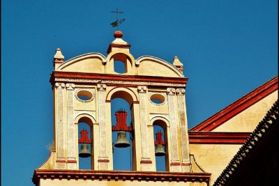 Torres del campanario de iglesia de Córdoba